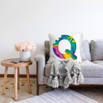 - Sonil-K9515-Gorsel2 - Realhomes Beyaz Zemin Renkli Q Harfli Özel Tasarım Dijital Baskılı Raşel Kadife Yastık Kırlent Kılıfı Realhomes