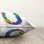 Beyaz Zemin Renkli Ü Harfli Özel Tasarım Dijital Baskılı Raşel Kadife Yastık Kırlent Kılıfı Realhomes