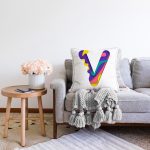 Beyaz Zemin Renkli V Harfli Özel Tasarım Dijital Baskılı Raşel Kadife Yastık Kırlent Kılıfı Realhomes