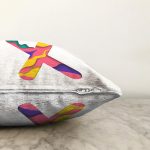 - Sonil-K9524-Gorsel3 - Realhomes Beyaz Zemin Renkli X Harfli Özel Tasarım Dijital Baskılı Raşel Kadife Yastık Kırlent Kılıfı Realhomes