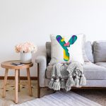 Beyaz Zemin Renkli Y Harfli Özel Tasarım Dijital Baskılı Raşel Kadife Yastık Kırlent Kılıfı Realhomes