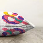 - Sonil-K9527-Gorsel3 - Realhomes Beyaz Zemin Renkli & Harfli Özel Tasarım Dijital Baskılı Raşel Kadife Yastık Kırlent Kılıfı Realhomes