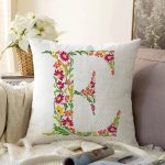 - Sonil-K9533-Gorsel1 - Realhomes Beyaz Zemin Yaprak Temalı E Harfi Özel Tasarım Dijital Baskılı Raşel Kadife Yastık Kırlent Kılıfı Realhomes