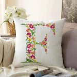 Beyaz Zemin Yaprak Temalı F Harfi Özel Tasarım Dijital Baskılı Raşel Kadife Yastık Kırlent Kılıfı Realhomes