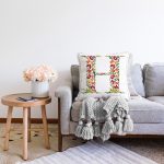 Beyaz Zemin Yaprak Temalı H Harfi Özel Tasarım Dijital Baskılı Raşel Kadife Yastık Kırlent Kılıfı Realhomes