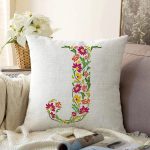 Beyaz Zemin Yaprak Temalı J Harfi Özel Tasarım Dijital Baskılı Raşel Kadife Yastık Kırlent Kılıfı Realhomes