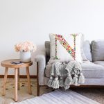 Beyaz Zemin Yaprak Temalı N Harfi Özel Tasarım Dijital Baskılı Raşel Kadife Yastık Kırlent Kılıfı Realhomes