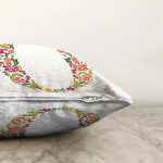 Beyaz Zemin Yaprak Temalı O Harfi Özel Tasarım Dijital Baskılı Raşel Kadife Yastık Kırlent Kılıfı Realhomes