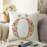 Beyaz Zemin Yaprak Temalı Ö Harfi Özel Tasarım Dijital Baskılı Raşel Kadife Yastık Kırlent Kılıfı Realhomes