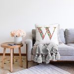 Beyaz Zemin Yaprak Temalı W Harfi Özel Tasarım Dijital Baskılı Raşel Kadife Yastık Kırlent Kılıfı Realhomes