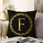 - Sonil-K9565-Gorsel1 - Realhomes Siyah Zemin Gold Yaprak Çerçeveli F Harfi Özel Tasarım Dijital Baskılı Raşel Kadife Yastık Kırlent Kılıfı Realhomes