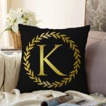- Sonil-K9571-Gorsel1 - Realhomes Siyah Zemin Gold Yaprak Çerçeveli K Harfi Özel Tasarım Dijital Baskılı Raşel Kadife Yastık Kırlent Kılıfı Realhomes