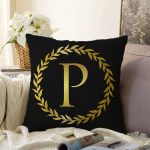 Siyah Zemin Gold Yaprak Çerçeveli P Harfi Özel Tasarım Dijital Baskılı Raşel Kadife Yastık Kırlent Kılıfı Realhomes