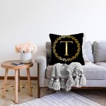 - Sonil-K9582-Gorsel2 - Realhomes Siyah Zemin Gold Yaprak Çerçeveli T Harfi Özel Tasarım Dijital Baskılı Raşel Kadife Yastık Kırlent Kılıfı Realhomes