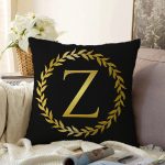 Siyah Zemin Gold Yaprak Çerçeveli Z Harfi Özel Tasarım Dijital Baskılı Raşel Kadife Yastık Kırlent Kılıfı Realhomes