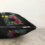 - Sonil-K9592-Gorsel3 - Realhomes  Siyah Zemin Renkli Gül Temalı B Harfi Özel Tasarım Dijital Baskılı Raşel Kadife Yastık Kırlent Kılıfı Realhomes