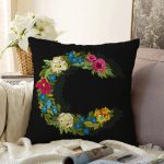- Sonil-K9593-Gorsel1 - Realhomes  Siyah Zemin Renkli Gül Temalı C Harfi Özel Tasarım Dijital Baskılı Raşel Kadife Yastık Kırlent Kılıfı Realhomes