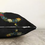 Siyah Zemin Renkli Gül Temalı Ç Harfi Özel Tasarım Dijital Baskılı Raşel Kadife Yastık Kırlent Kılıfı Realhomes