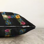 Siyah Zemin Renkli Gül Temalı H Harfi Özel Tasarım Dijital Baskılı Raşel Kadife Yastık Kırlent Kılıfı Realhomes
