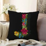 Siyah Zemin Renkli Gül Temalı J Harfi Özel Tasarım Dijital Baskılı Raşel Kadife Yastık Kırlent Kılıfı Realhomes