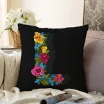 Siyah Zemin Renkli Gül Temalı L Harfi Özel Tasarım Dijital Baskılı Raşel Kadife Yastık Kırlent Kılıfı Realhomes