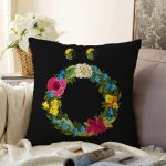 Siyah Zemin Renkli Gül Temalı Ö Harfi Özel Tasarım Dijital Baskılı Raşel Kadife Yastık Kırlent Kılıfı Realhomes