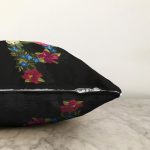 Siyah Zemin Renkli Gül Temalı P Harfi Özel Tasarım Dijital Baskılı Raşel Kadife Yastık Kırlent Kılıfı Realhomes