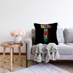 - Sonil-K9614-Gorsel2 - Realhomes Siyah Zemin Renkli Gül Temalı T Harfi Özel Tasarım Dijital Baskılı Raşel Kadife Yastık Kırlent Kılıfı Realhomes