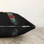 - Sonil-K9614-Gorsel3 - Realhomes Siyah Zemin Renkli Gül Temalı T Harfi Özel Tasarım Dijital Baskılı Raşel Kadife Yastık Kırlent Kılıfı Realhomes