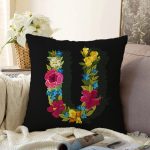 Siyah Zemin Renkli Gül Temalı U Harfi Özel Tasarım Dijital Baskılı Raşel Kadife Yastık Kırlent Kılıfı Realhomes