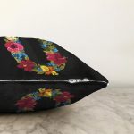 Siyah Zemin Renkli Gül Temalı U Harfi Özel Tasarım Dijital Baskılı Raşel Kadife Yastık Kırlent Kılıfı Realhomes
