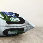 - Sonil-K9624-Gorsel3 - Realhomes  Mavi Zemin Çiçek Desenli Siyah B Harfi Özel Tasarım Dijital Baskılı Raşel Kadife Yastık Kırlent Kılıfı Realhomes