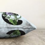 - Sonil-K9625-Gorsel3 - Realhomes Mavi Zemin Çiçek Desenli Siyah C Harfi Özel Tasarım Dijital Baskılı Raşel Kadife Yastık Kırlent Kılıfı Realhomes