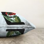 - Sonil-K9628-Gorsel3 - Realhomes Mavi Zemin Çiçek Desenli Siyah E Harfi Özel Tasarım Dijital Baskılı Raşel Kadife Yastık Kırlent Kılıfı Realhomes