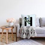 Mavi Zemin Çiçek Desenli Siyah H Harfi Özel Tasarım Dijital Baskılı Raşel Kadife Yastık Kırlent Kılıfı Realhomes