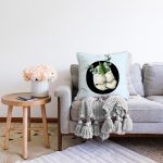 Mavi Zemin Çiçek Desenli Siyah O Harfi Özel Tasarım Dijital Baskılı Raşel Kadife Yastık Kırlent Kılıfı Realhomes