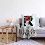 - Sonil-K9643-Gorsel2 - Realhomes  Mavi Zemin Çiçek Desenli Siyah R Harfi Özel Tasarım Dijital Baskılı Raşel Kadife Yastık Kırlent Kılıfı Realhomes