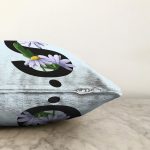 Mavi Zemin Çiçek Desenli Siyah Ş Harfi Özel Tasarım Dijital Baskılı Raşel Kadife Yastık Kırlent Kılıfı Realhomes