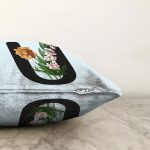 Mavi Zemin Çiçek Desenli Siyah U Harfi Özel Tasarım Dijital Baskılı Raşel Kadife Yastık Kırlent Kılıfı Realhomes