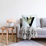 Mavi Zemin Çiçek Desenli Siyah V Harfi Özel Tasarım Dijital Baskılı Raşel Kadife Yastık Kırlent Kılıfı Realhomes