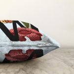 Mavi Zemin Çiçek Desenli Siyah W Harfi Özel Tasarım Dijital Baskılı Raşel Kadife Yastık Kırlent Kılıfı Realhomes