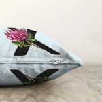 Mavi Zemin Çiçek Desenli Siyah X Harfi Özel Tasarım Dijital Baskılı Raşel Kadife Yastık Kırlent Kılıfı Realhomes