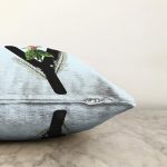 Mavi Zemin Çiçek Desenli Siyah Y Harfi Özel Tasarım Dijital Baskılı Raşel Kadife Yastık Kırlent Kılıfı Realhomes