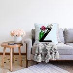 Mavi Zemin Çiçek Desenli Siyah Z Harfi Özel Tasarım Dijital Baskılı Raşel Kadife Yastık Kırlent Kılıfı Realhomes