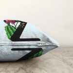 Mavi Zemin Çiçek Desenli Siyah Z Harfi Özel Tasarım Dijital Baskılı Raşel Kadife Yastık Kırlent Kılıfı Realhomes