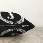 - Sonil-K9666-Gorsel3 - Realhomes Siyah Beyaz Çelenkli J Harfi Özel Tasarım Dijital Baskılı Raşel Kadife Yastık Kırlent Kılıfı Realhomes