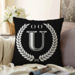 - Sonil-K9680-Gorsel1 - Realhomes Siyah Beyaz Çelenkli Ü Harfi Özel Tasarım Dijital Baskılı Raşel Kadife Yastık Kırlent Kılıfı Realhomes