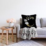 - Sonil-K9689-Gorsel2 - Realhomes Siyah Zemin Beyaz Gül Motifli Gold C Harfi Özel Tasarım Dijital Baskılı Raşel Kadife Yastık Kırlent Kılıfı Realhomes