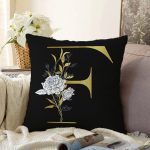 Siyah Zemin Beyaz Gül Motifli Gold F Harfi Özel Tasarım Dijital Baskılı Raşel Kadife Yastık Kırlent Kılıfı Realhomes