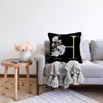 - Sonil-K9695-Gorsel2 - Realhomes Siyah Zemin Beyaz Gül Motifli Gold H Harfi Özel Tasarım Dijital Baskılı Raşel Kadife Yastık Kırlent Kılıfı Realhomes
